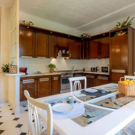 Mare In Vista Apartment *